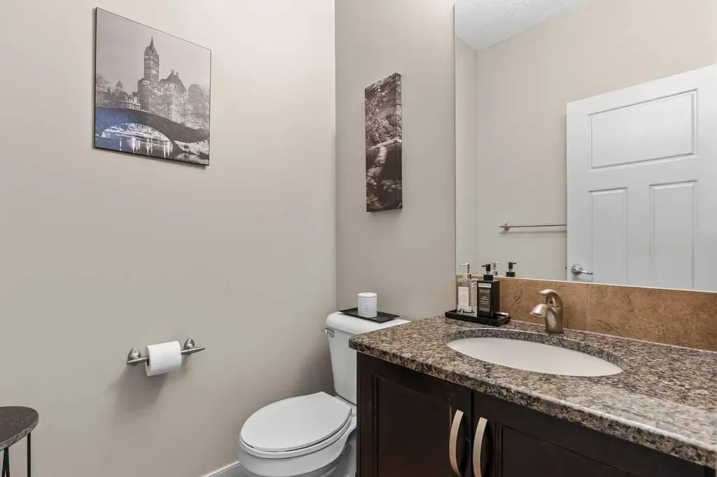 38 Everhollow Green SW Calgary AB T2Y0H4