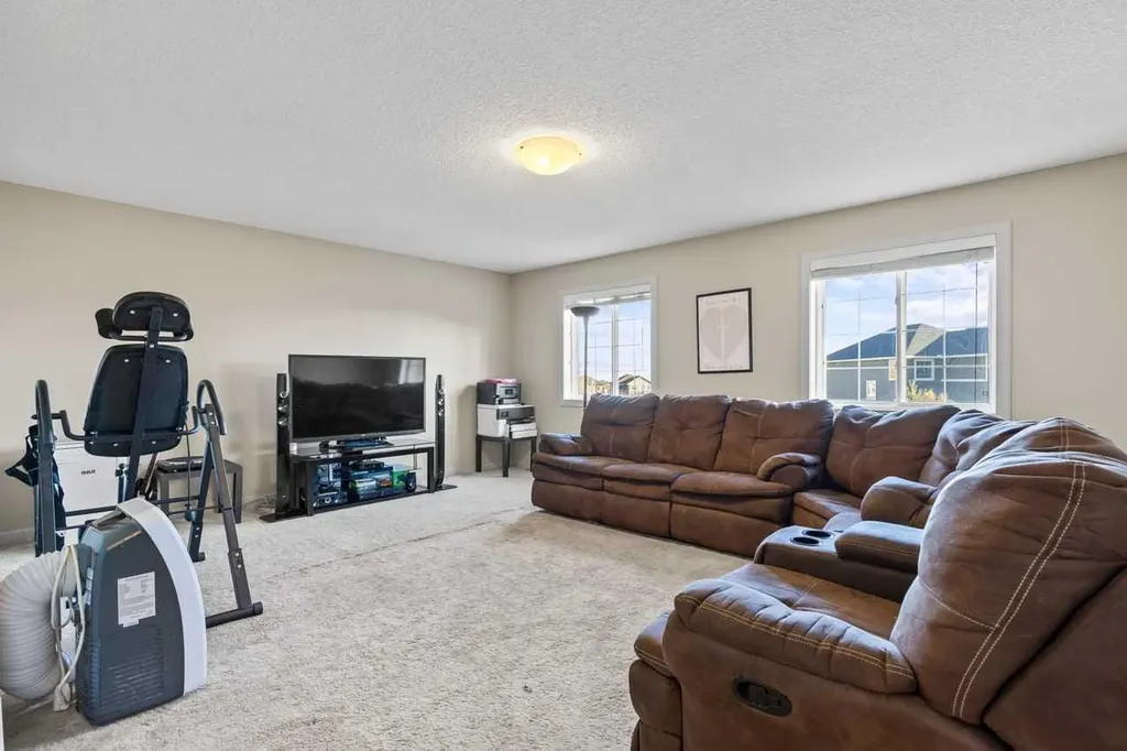 38 Everhollow Green SW Calgary AB T2Y0H4