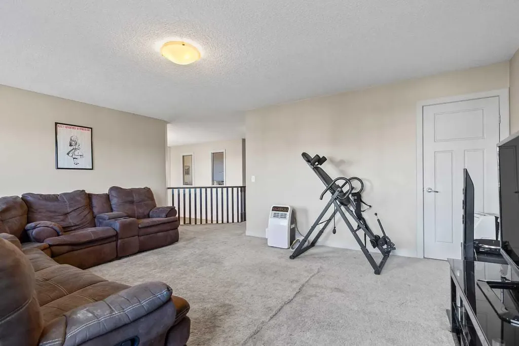 38 Everhollow Green SW Calgary AB T2Y0H4