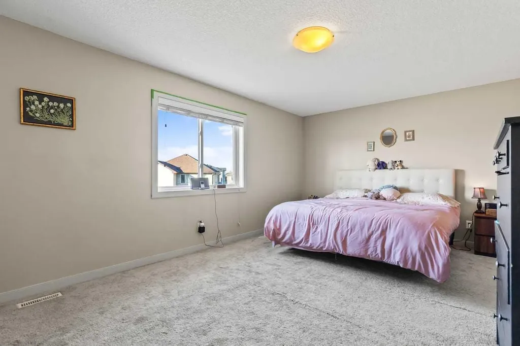 38 Everhollow Green SW Calgary AB T2Y0H4