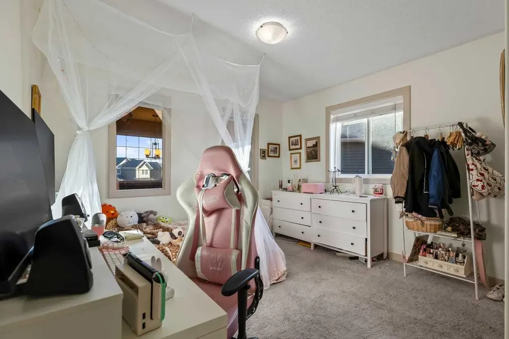 38 Everhollow Green SW Calgary AB T2Y0H4