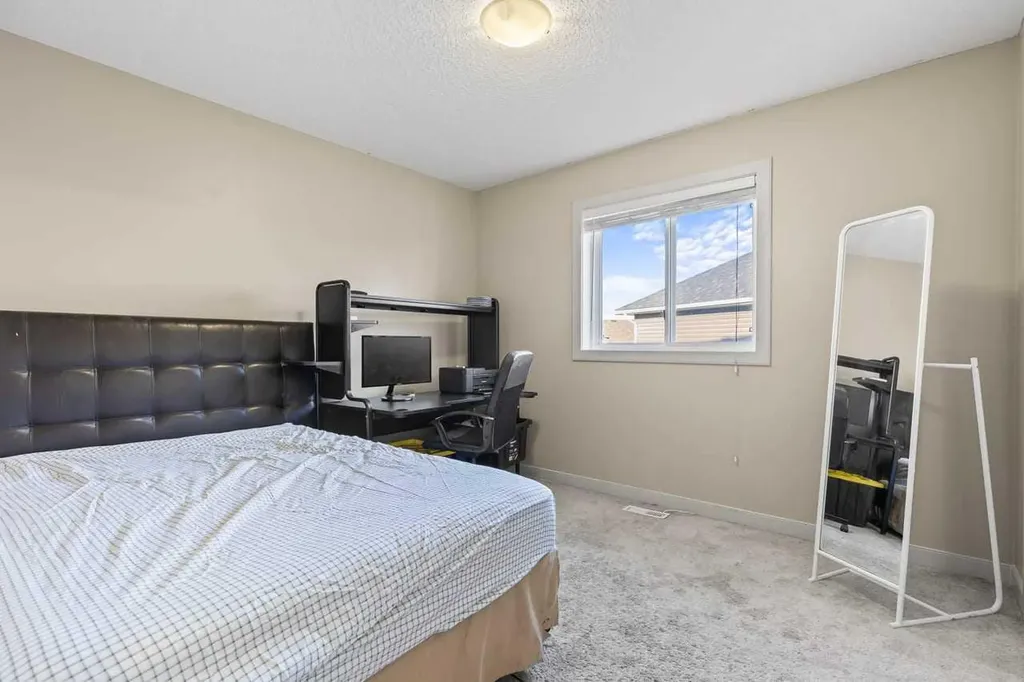 38 Everhollow Green SW Calgary AB T2Y0H4
