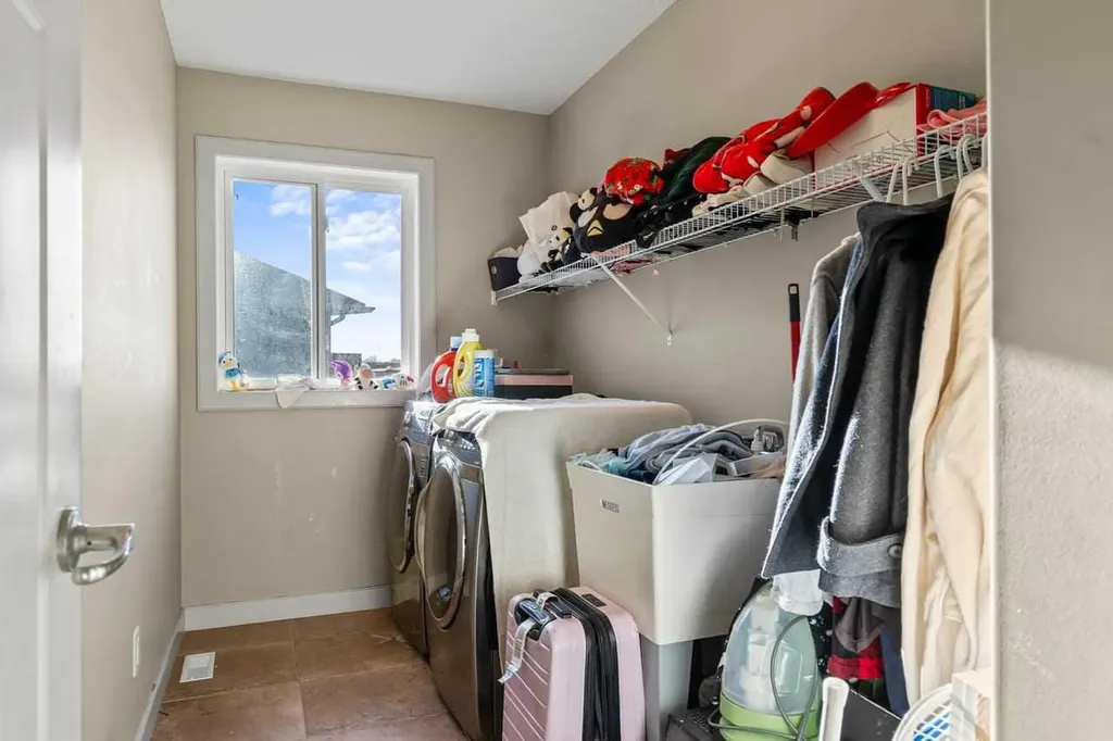 38 Everhollow Green SW Calgary AB T2Y0H4