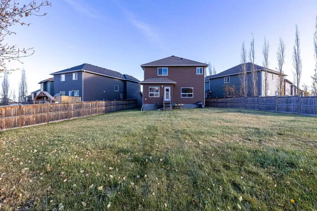38 Everhollow Green SW Calgary AB T2Y0H4