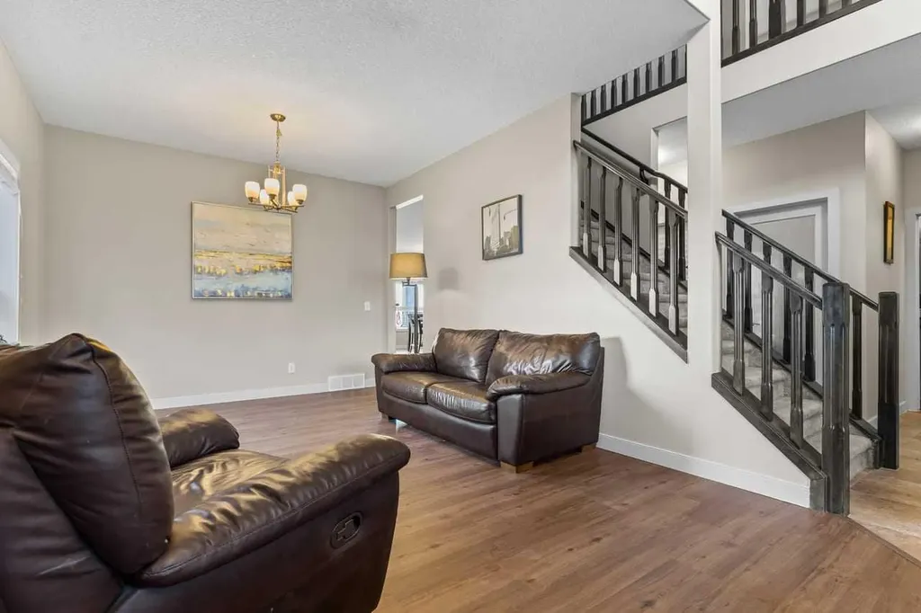 38 Everhollow Green SW Calgary AB T2Y0H4