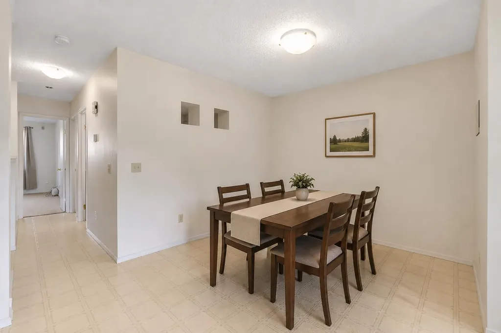 4736 17 Avenue NW Calgary AB T3B 0P5