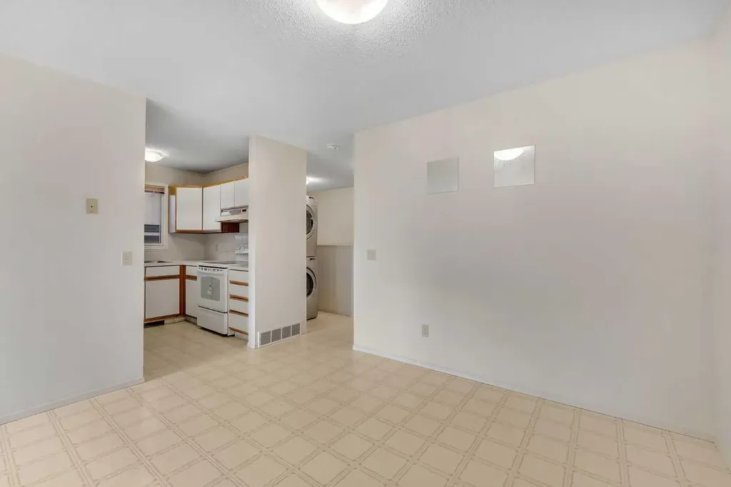 4736 17 Avenue NW Calgary AB T3B 0P5