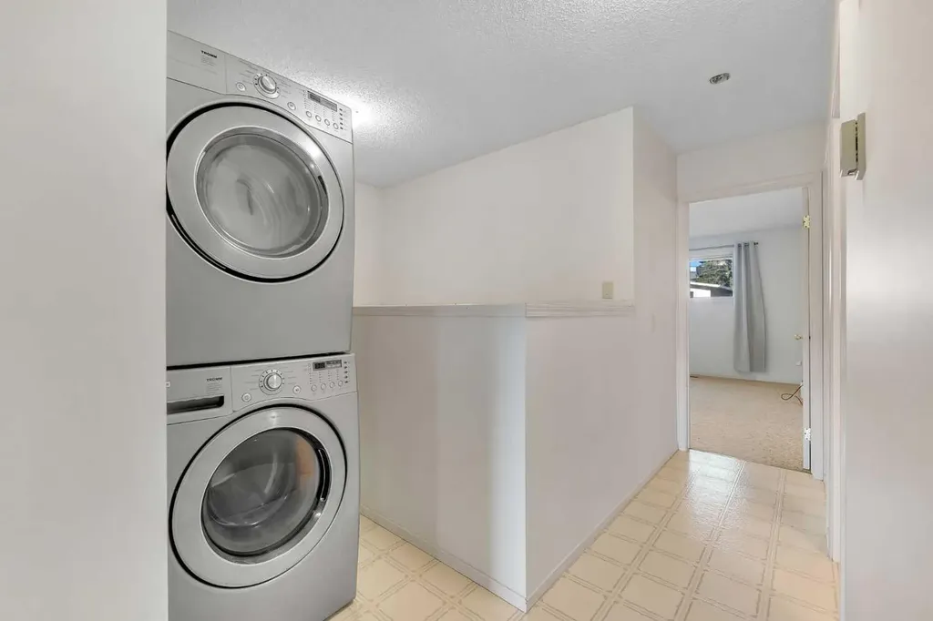 4736 17 Avenue NW Calgary AB T3B 0P5