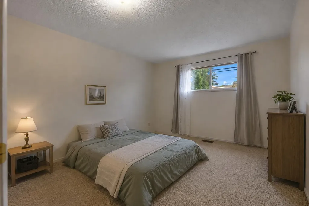 4736 17 Avenue NW Calgary AB T3B 0P5