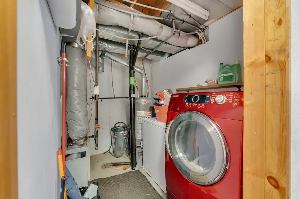 4736 17 Avenue NW Calgary AB T3B 0P5