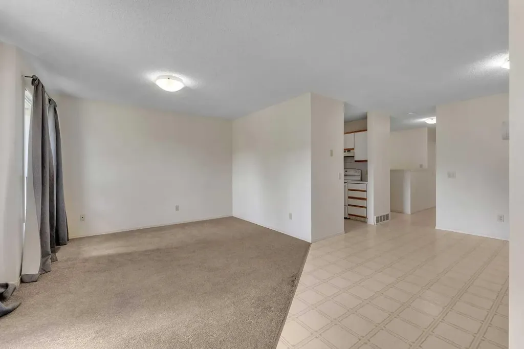 4736 17 Avenue NW Calgary AB T3B 0P5