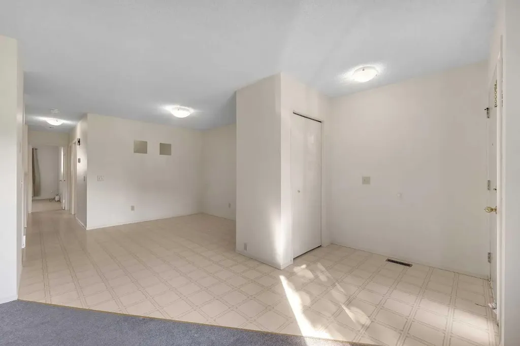 4736 17 Avenue NW Calgary AB T3B 0P5