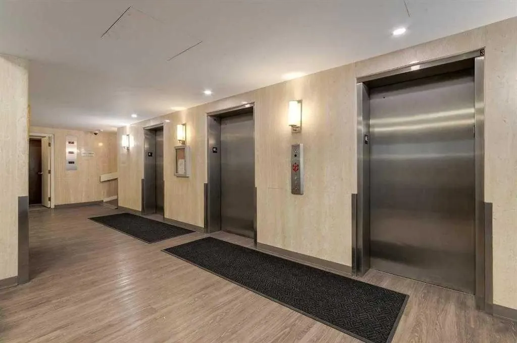 145 Point Drive NW Calgary AB T3B 4W1