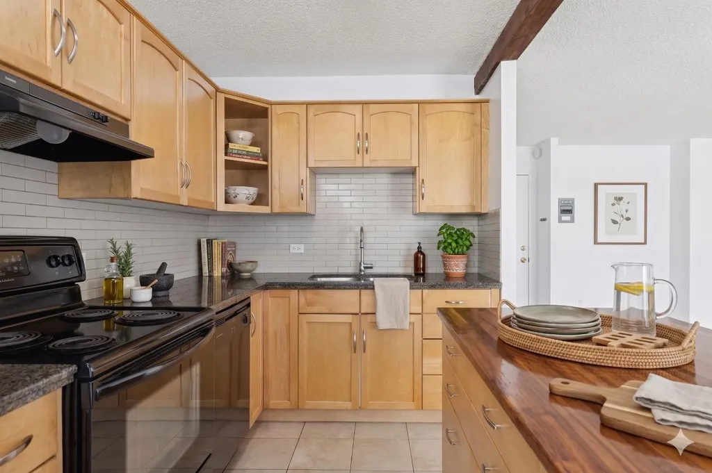 1123 13 Avenue SW Calgary AB T2R 0L7