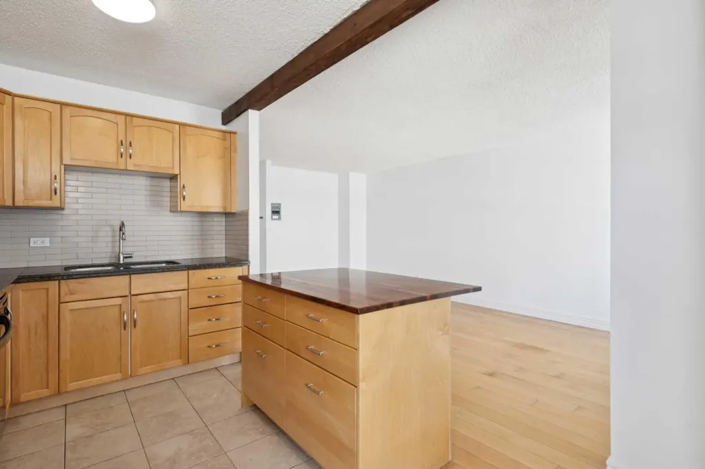 1123 13 Avenue SW Calgary AB T2R 0L7