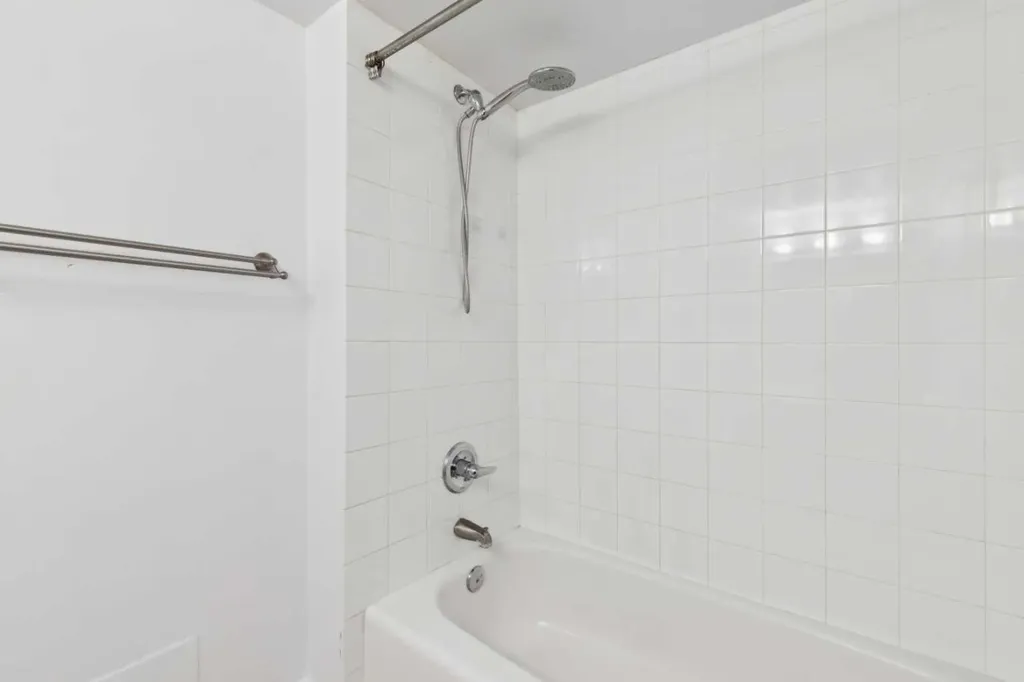 1123 13 Avenue SW Calgary AB T2R 0L7