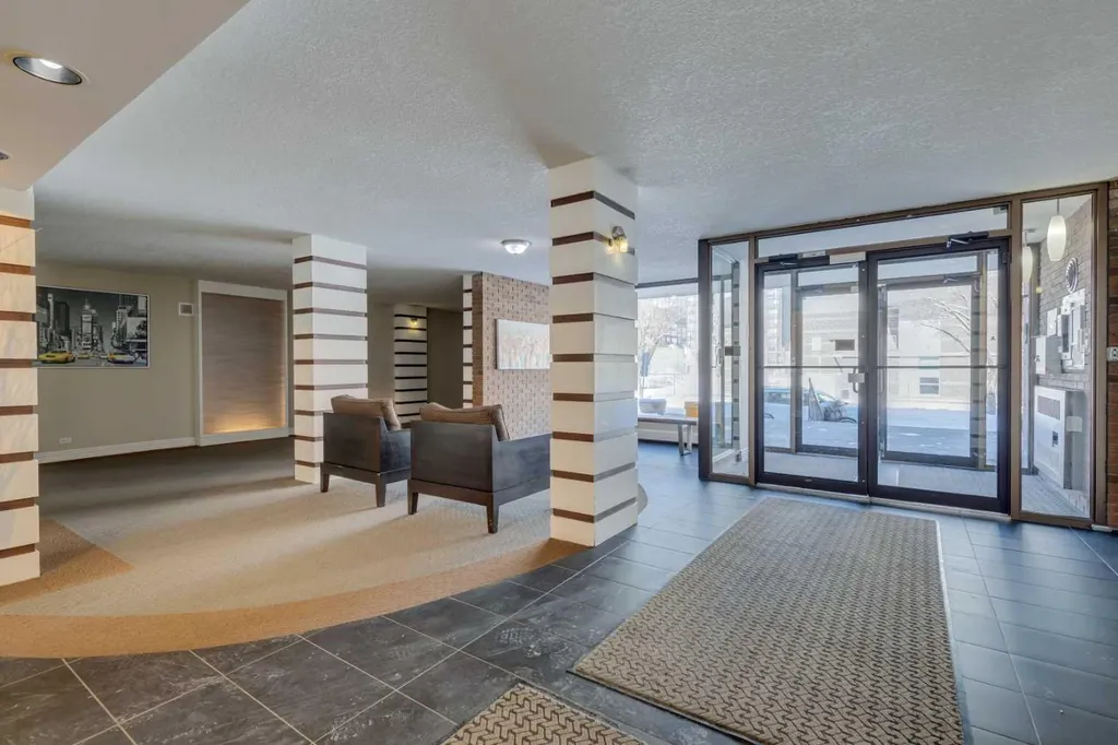 1123 13 Avenue SW Calgary AB T2R 0L7