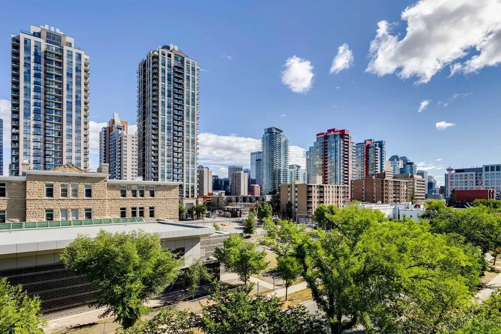 1123 13 Avenue SW Calgary AB T2R 0L7