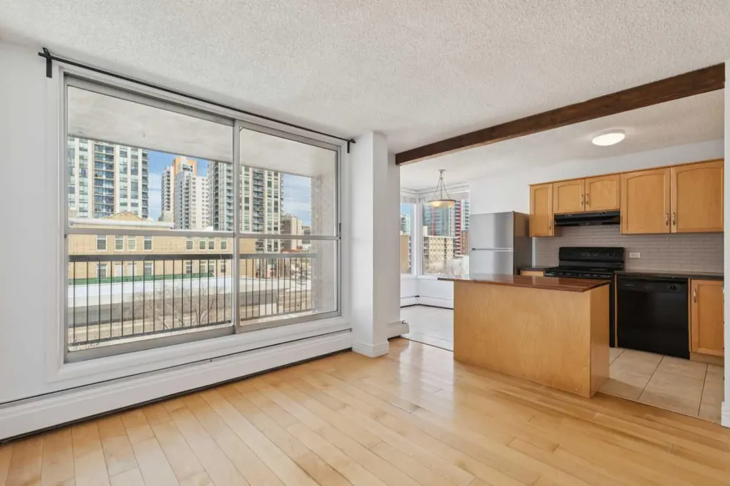 1123 13 Avenue SW Calgary AB T2R 0L7