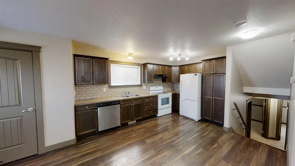 11246 75a Avenue Grande Prairie AB T8W0C3