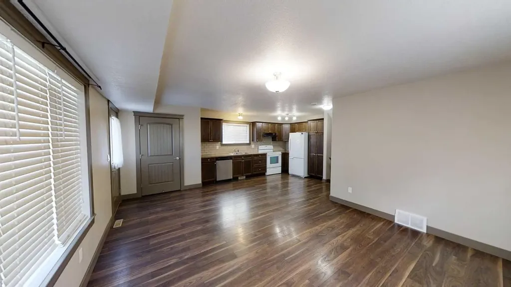 11246 75a Avenue Grande Prairie AB T8W0C3