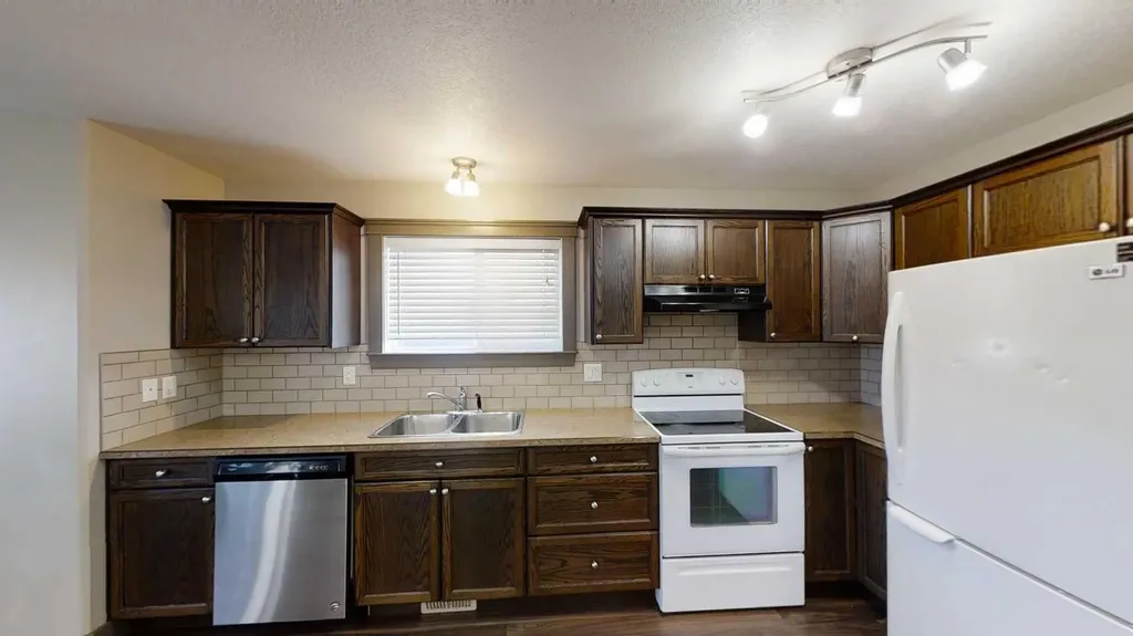 11246 75a Avenue Grande Prairie AB T8W0C3