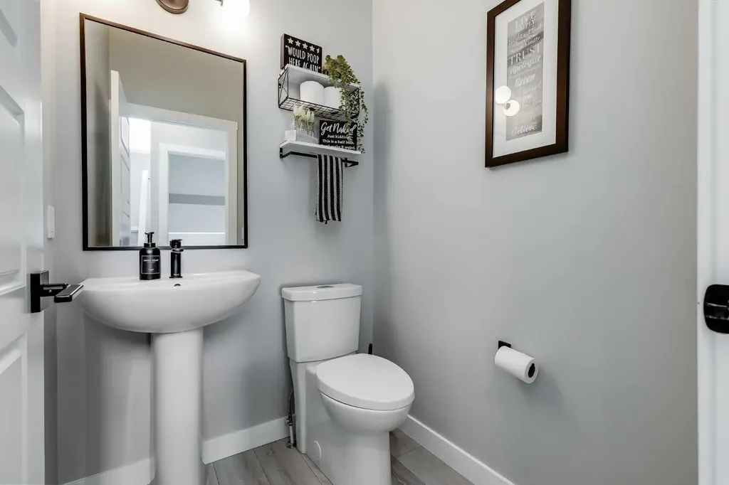 228 Hillcrest Road SW Airdrie AB T4B 4J8