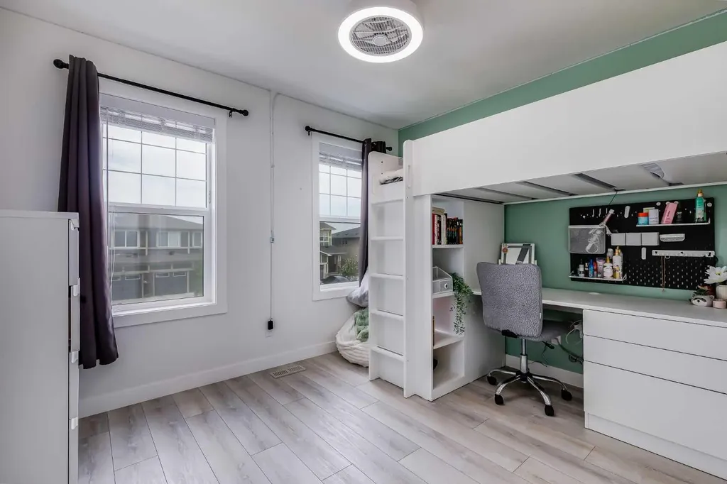 228 Hillcrest Road SW Airdrie AB T4B 4J8