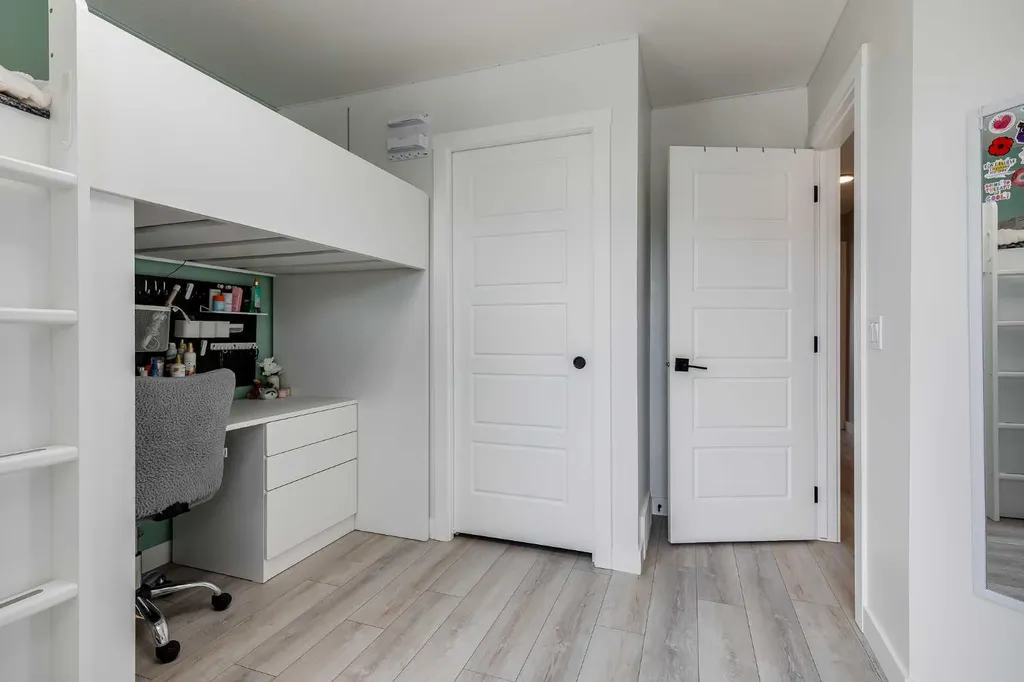 228 Hillcrest Road SW Airdrie AB T4B 4J8