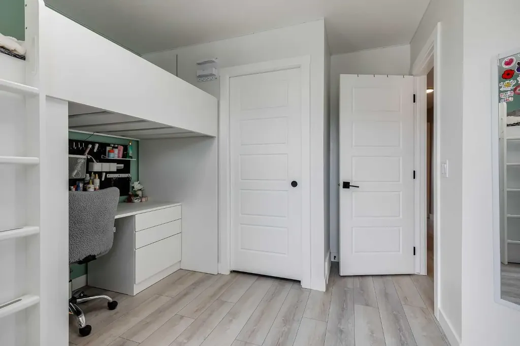 228 Hillcrest Road SW Airdrie AB T4B 4J8