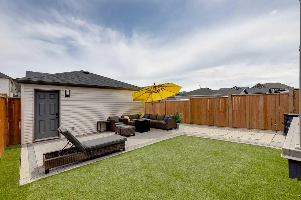 228 Hillcrest Road SW Airdrie AB T4B 4J8