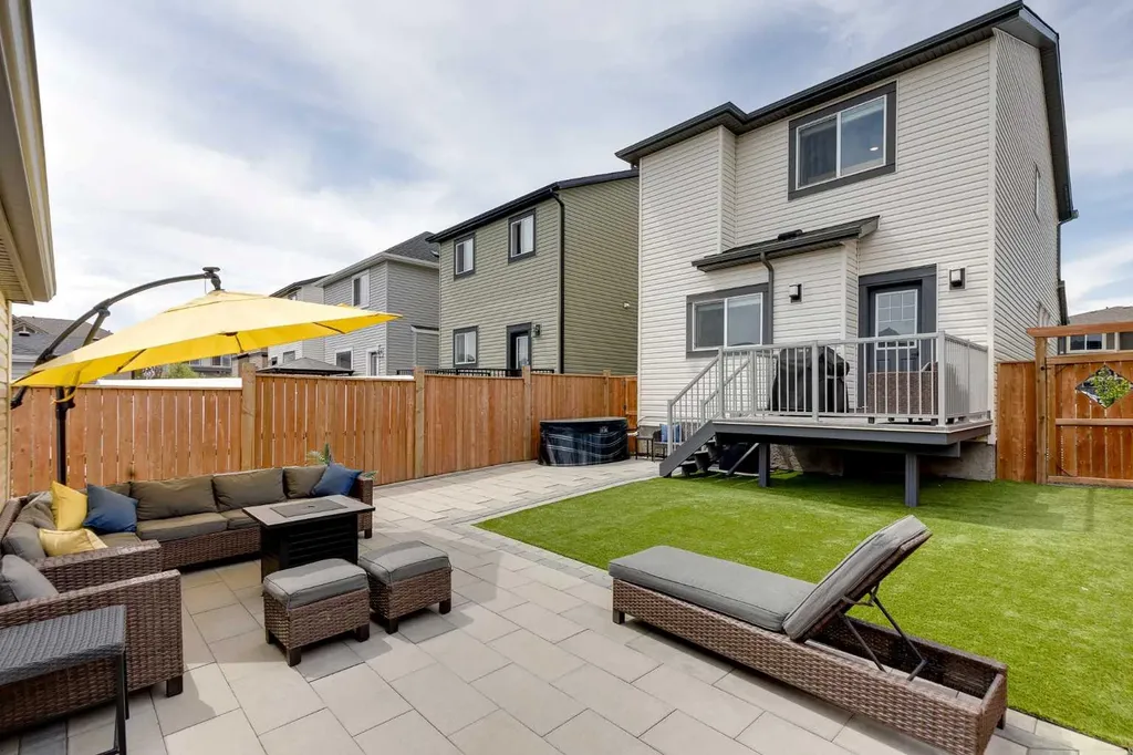 228 Hillcrest Road SW Airdrie AB T4B 4J8