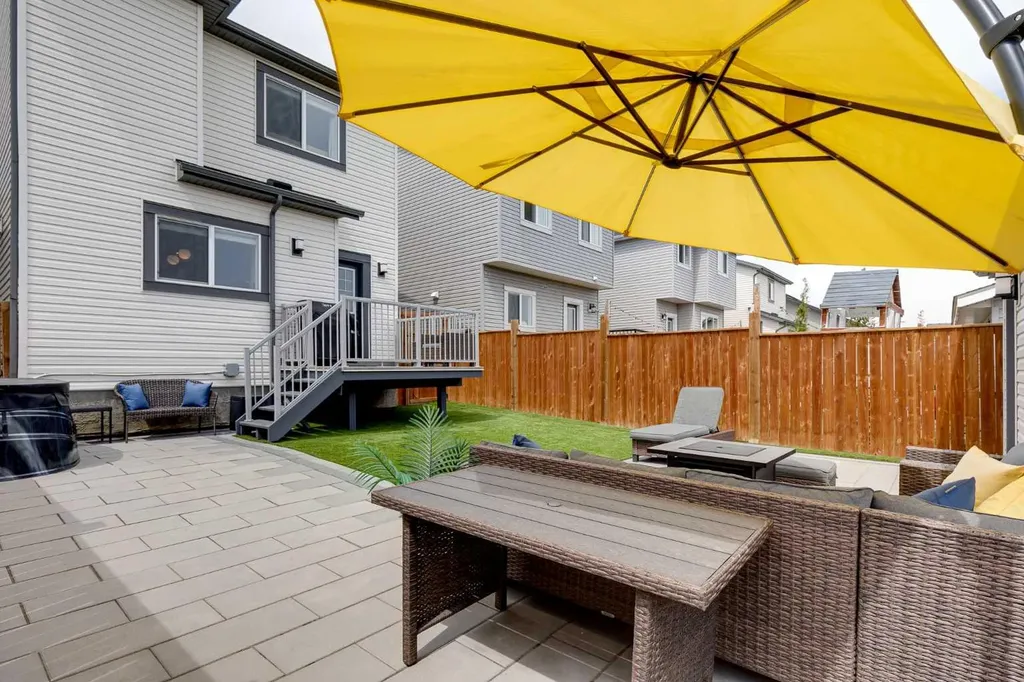 228 Hillcrest Road SW Airdrie AB T4B 4J8