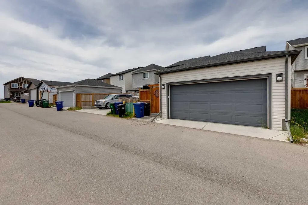228 Hillcrest Road SW Airdrie AB T4B 4J8