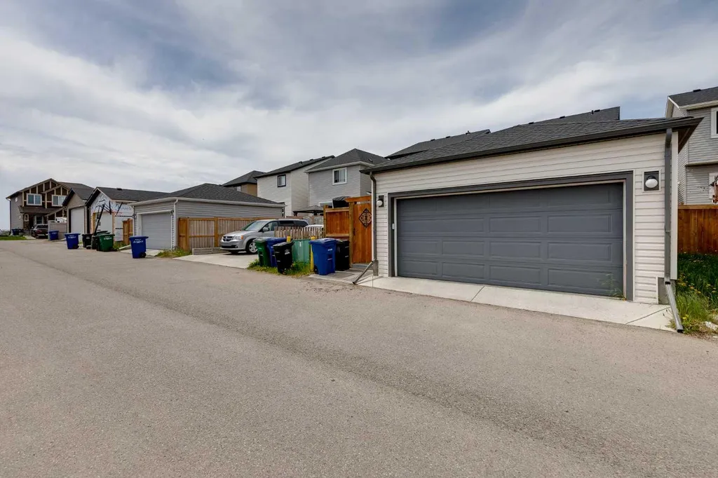 228 Hillcrest Road SW Airdrie AB T4B 4J8