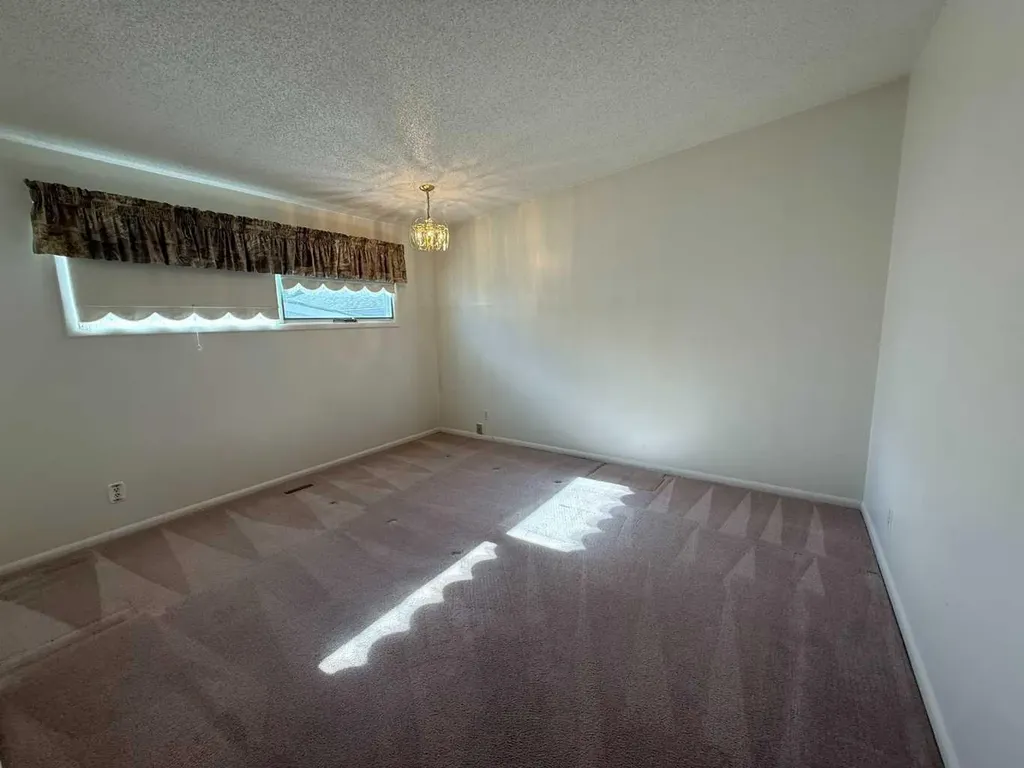 1722 21 Street S Lethbridge AB T1K 2H7