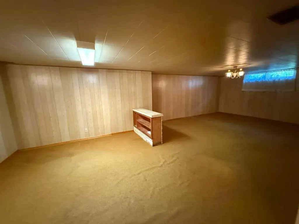 1722 21 Street S Lethbridge AB T1K 2H7