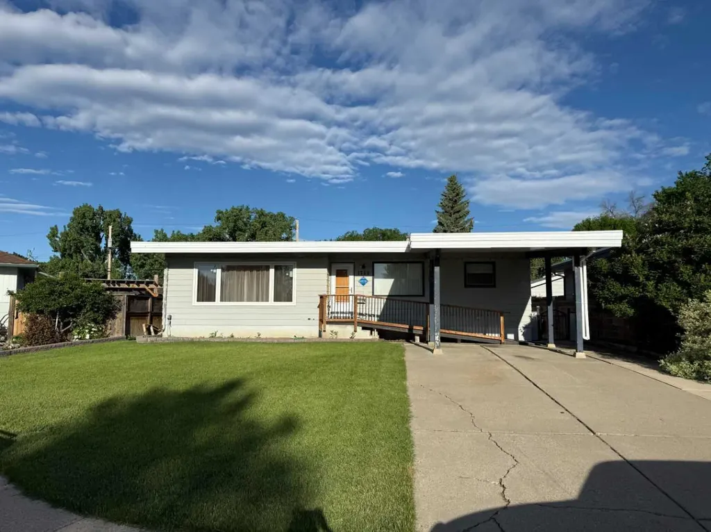 1722 21 Street S Lethbridge AB T1K 2H7