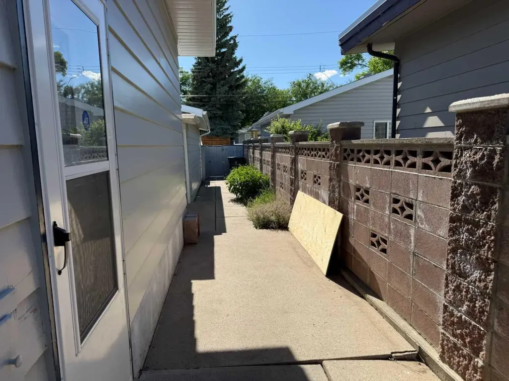1722 21 Street S Lethbridge AB T1K 2H7
