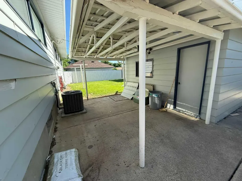 1722 21 Street S Lethbridge AB T1K 2H7