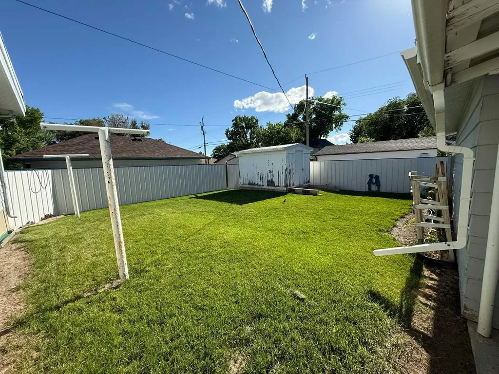 1722 21 Street S Lethbridge AB T1K 2H7