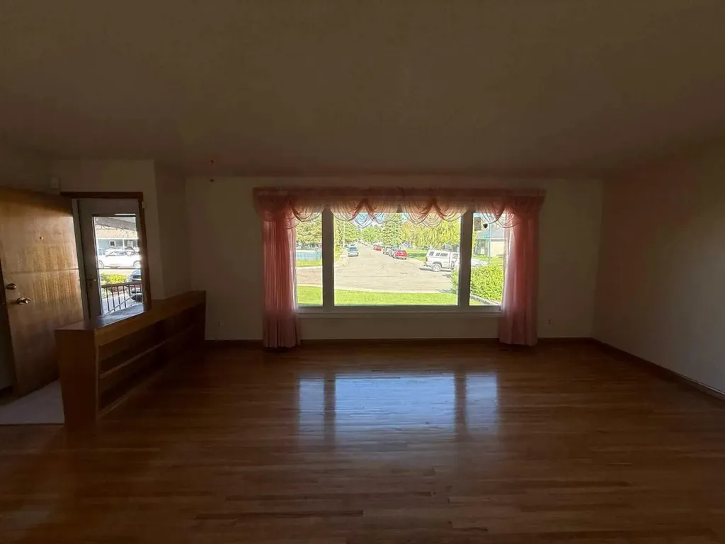 1722 21 Street S Lethbridge AB T1K 2H7