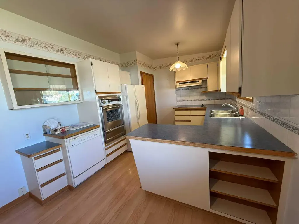 1722 21 Street S Lethbridge AB T1K 2H7