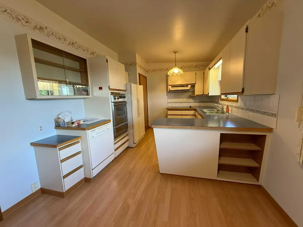 1722 21 Street S Lethbridge AB T1K 2H7
