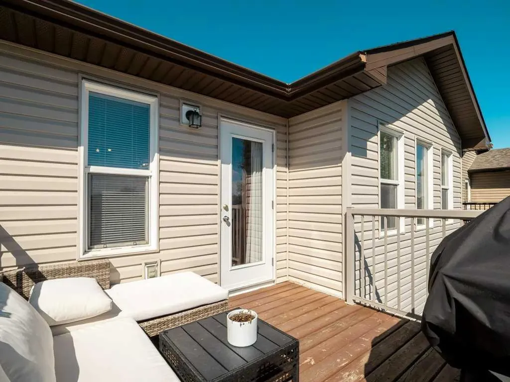 202 Mt Sundance Crescent W Lethbridge AB T1J 0T6