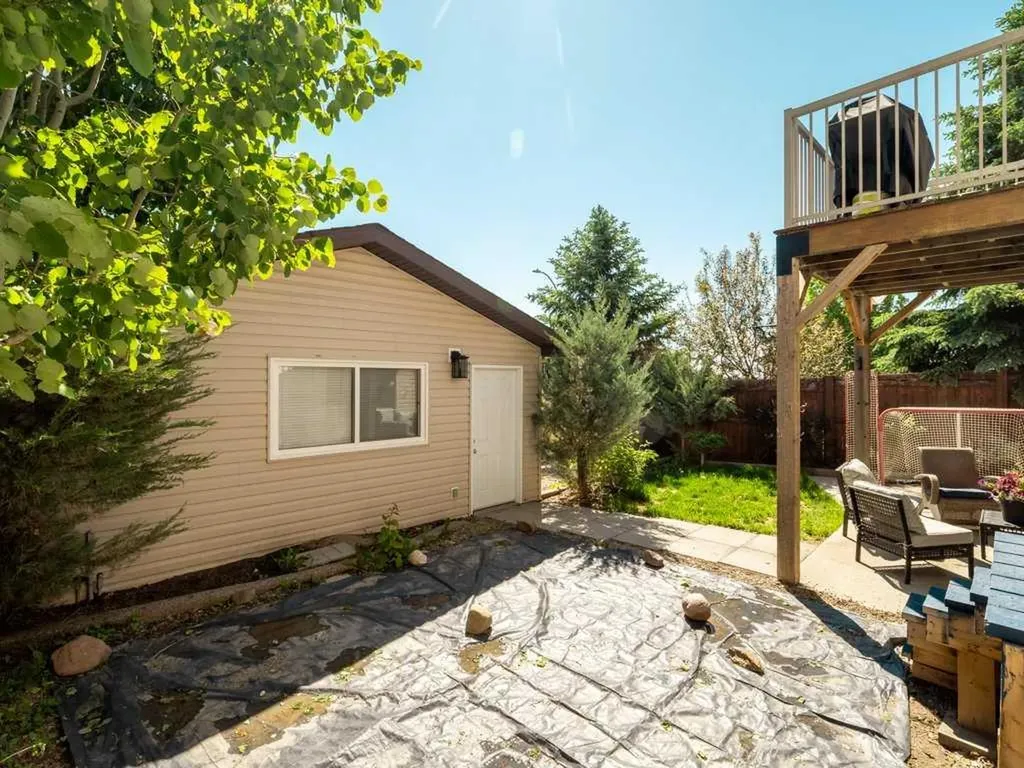 202 Mt Sundance Crescent W Lethbridge AB T1J 0T6