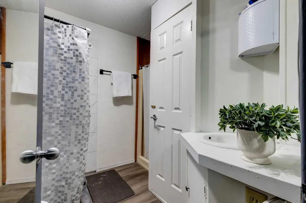 2906 17 Street SW Calgary AB T2T 4N5