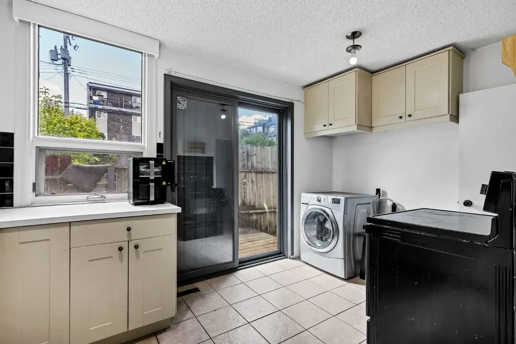2906 17 Street SW Calgary AB T2T 4N5