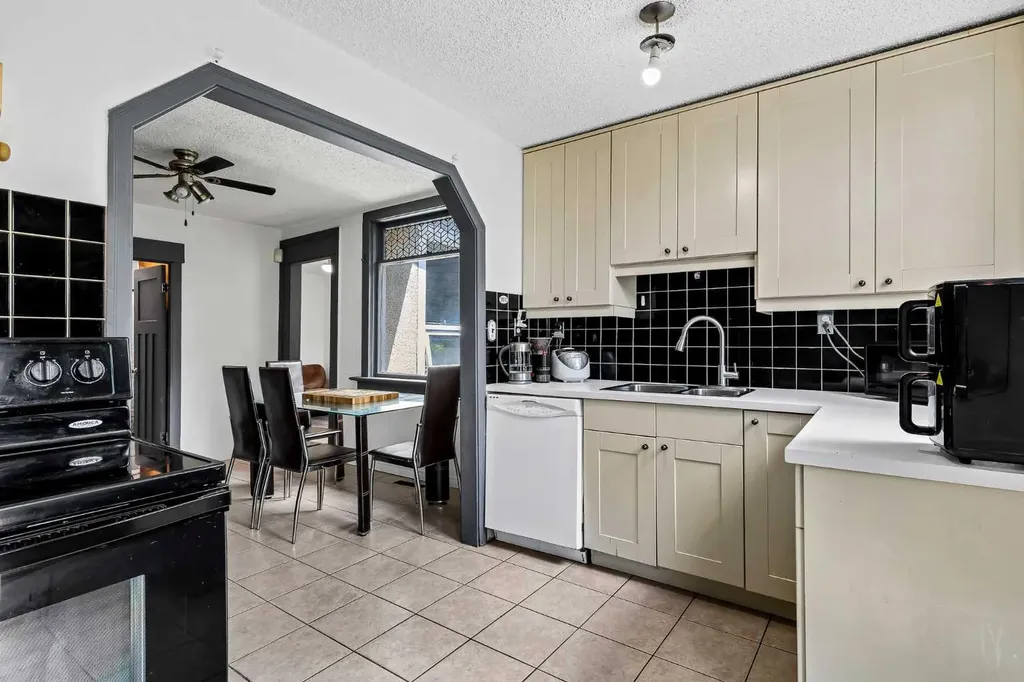 2906 17 Street SW Calgary AB T2T 4N5