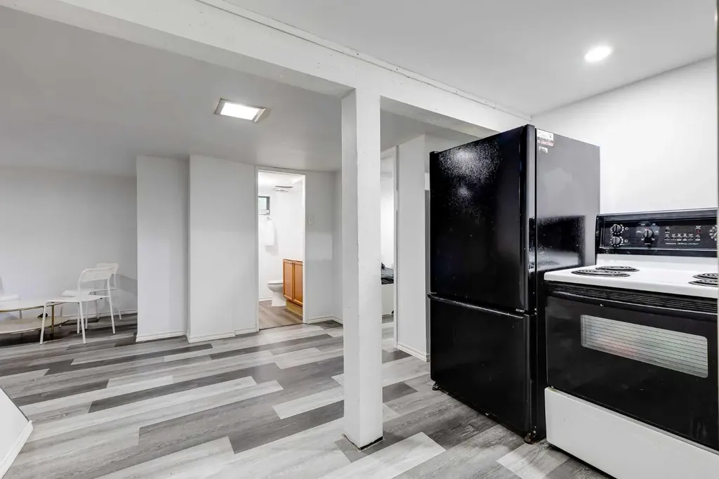 2906 17 Street SW Calgary AB T2T 4N5